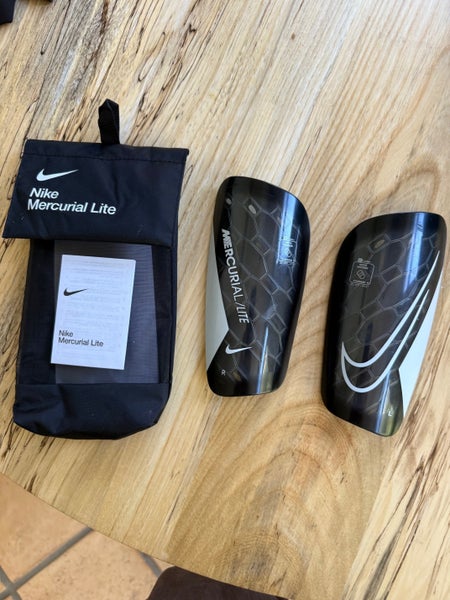 Unisex XS Nike Mercurial lite Shin Guards (New)