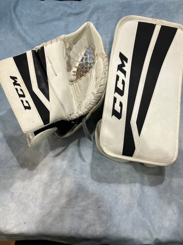 White Youth CCM YTFLEX Goalie Glove & Blocker Set Regular (Used)