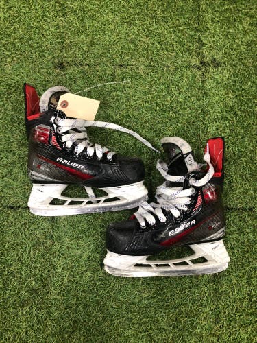 Youth Bauer Vapor X5 Pro Hockey Skates Regular Width 13.0 (Used)