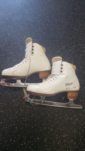 Used Riedell 133 WomensFigure Skate White Senior 4.5 11849-S000031897