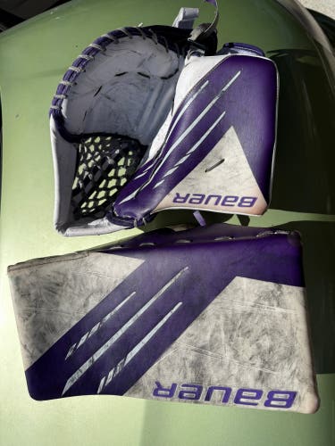 2021 Bauer Hyperlite Glove and Blocker