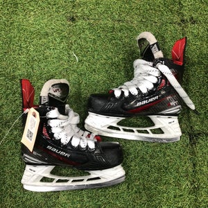 Youth Bauer Vapor X5 Pro Hockey Skates Regular Width 13.5 (Used)