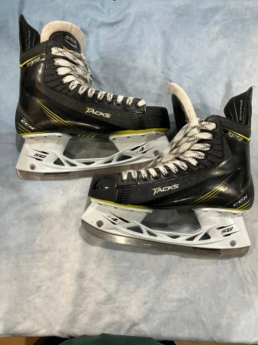 Senior CCM Tacks 3052 Hockey Skates Regular Width 10.5 (Used)