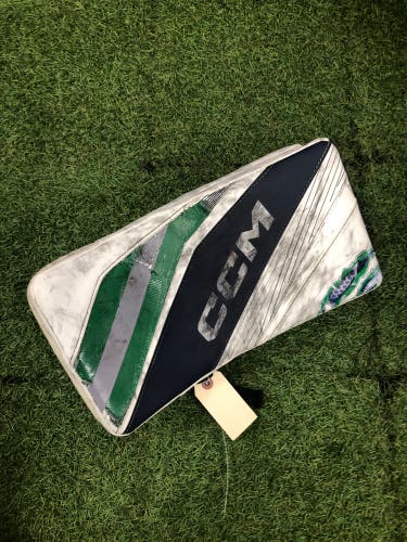 Junior CCM Extreme Flex E6.5 Goalie Blocker Regular (Used)