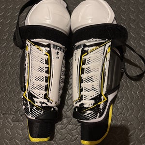 Junior CCM Tacks 9060 Shin Pads 11" (Used)