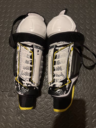 Junior CCM Tacks 9060 Shin Pads 11" (Used)