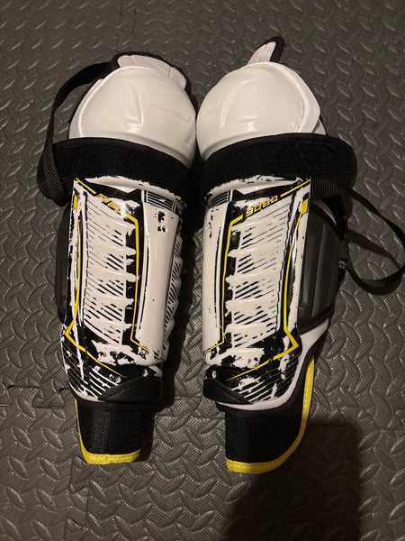 Junior CCM Tacks 9060 Shin Pads 11" (Used)