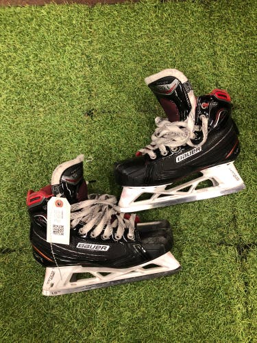 Junior Bauer Vapor X900 Hockey Goalie Skates Extra Wide Width Size 5.0 (Used)