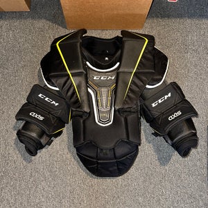 Large CCM Axis pro Senior Goalie Chest Protector (Used)