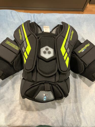 Youth Small / Medium Vaughn Velocity VE8 Youth Goalie Chest Protector (Used)