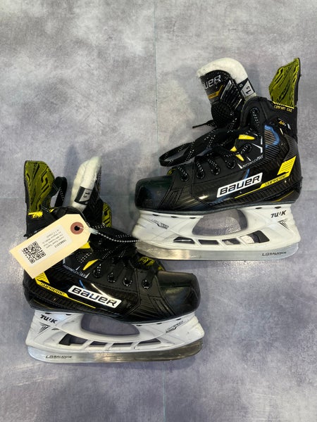 Junior Bauer Supreme M4 Hockey Skates Regular Width Size 1.5 (Used)