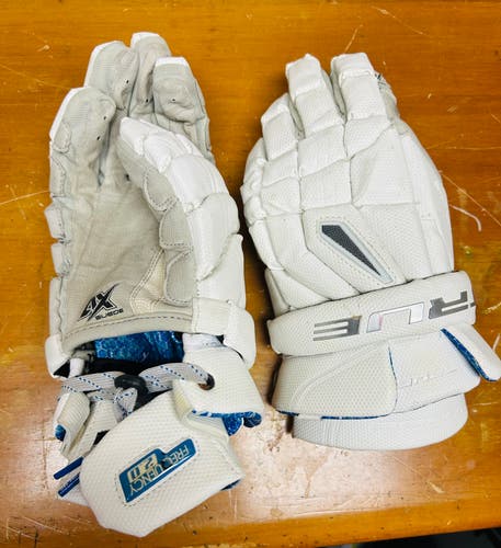 True Frequency 2.0 Lacrosse Gloves 14" (Used)