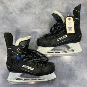 Junior Bauer Vapor VOLT Hockey Skates Regular Width Size 3.5 (Used)