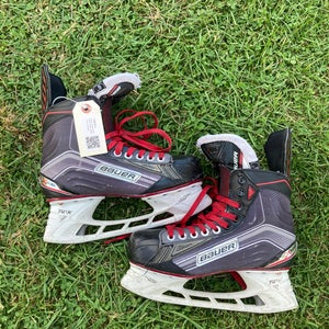 Senior Bauer Vapor X600 Hockey Skates Size 6 (Used)