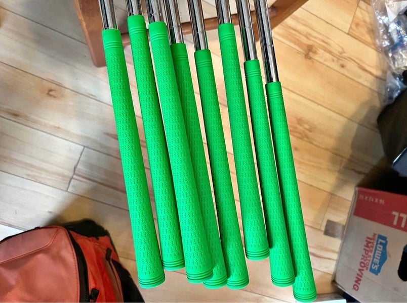 Men's Titleist T200 Right Handed Iron Set Stiff Flex 8 Pieces Steel Shaft (Used)