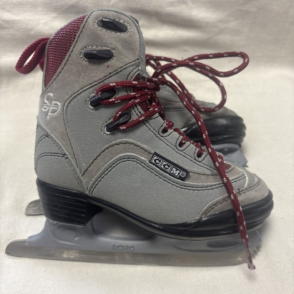 Youth Junior size 11 CCM 100 SP figure ice skate skates. Excellent condition