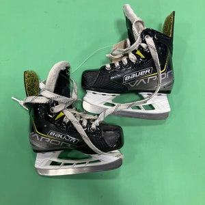 Youth Bauer Vapor 3X Hockey Skates Regular Width 9 (Used)