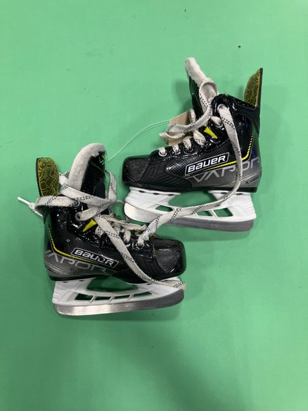 Youth Bauer Vapor 3X Hockey Skates Regular Width 9 (Used)