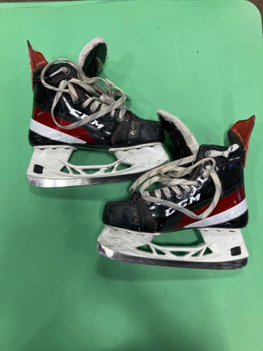 Intermediate CCM JetSpeed FT4 Hockey Skates Regular Width Size 5 (Used)