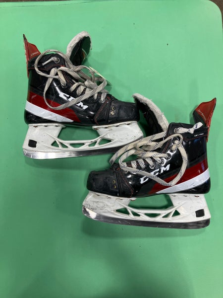 Intermediate CCM JetSpeed FT4 Hockey Skates Regular Width Size 5 (Used)