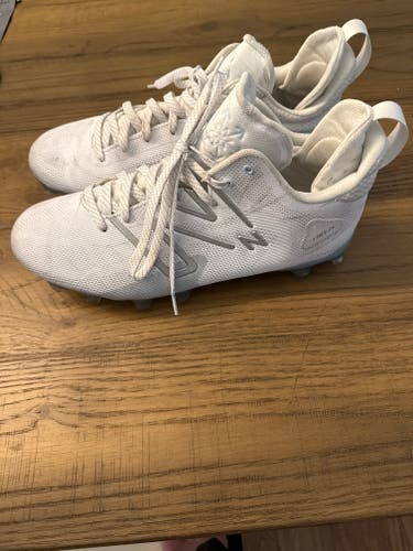 White Men's Size M 12.5 (W 13.5) Adult New Balance Mid Top Molded Cleats (Used)