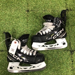 Junior CCM Tacks XF 80 Hockey Skates Size 2.0 (Used)