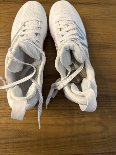 White Men's Size M 7.5 (W 8.5) Adult New Balance Mid Top Molded Cleats (New)