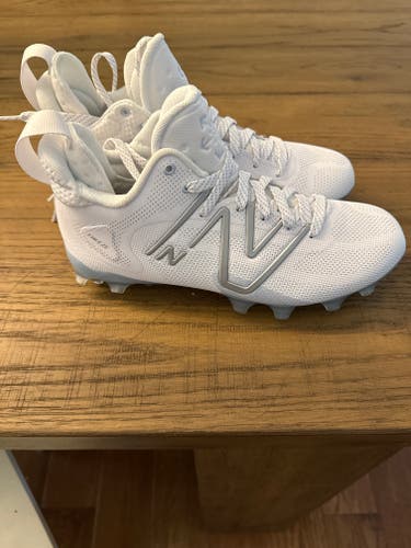 White Men's Size M 7.5 (W 8.5) Adult New Balance Mid Top Molded Cleats (New)