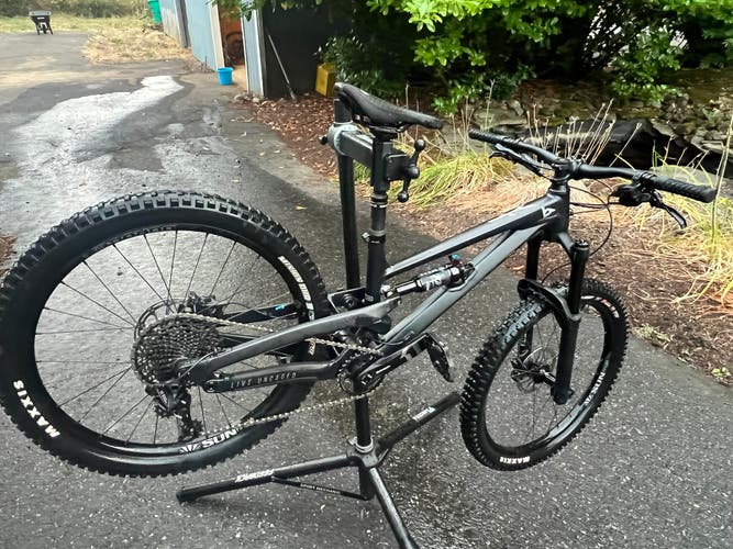 2022 YT Jeffsey Primus 24 Mountain Bike S (Used)