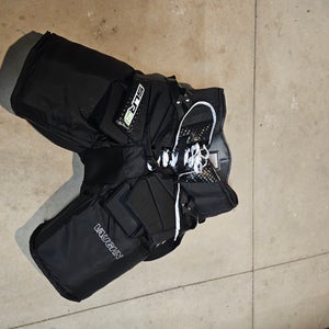 Medium Vaughn SLR4 Pro Carbon Hockey Goalie Pants  (Used)