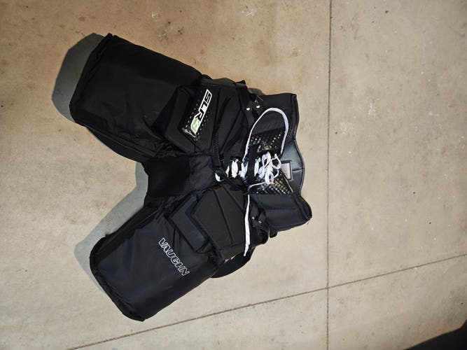 Medium Vaughn SLR4 Pro Carbon Hockey Goalie Pants (Used)
