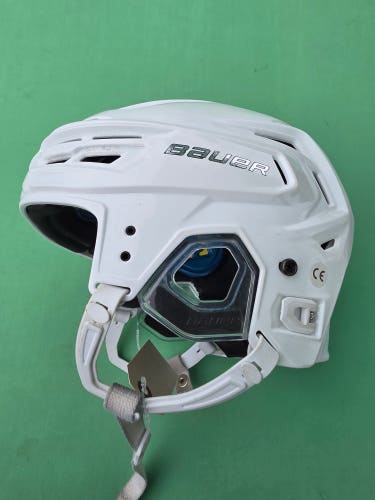 White Medium Bauer Re-Akt 150 Helmet