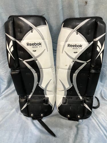 Black 20" Youth Reebok 3000 Yth Goalie Leg Pads (Used)