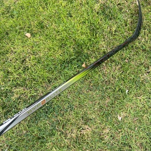 Junior Bauer Vapor Hyperlite 2 Hockey Stick Right Handed P92 | 57"
