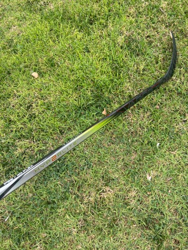 Junior Bauer Vapor Hyperlite 2 Hockey Stick Right Handed P92