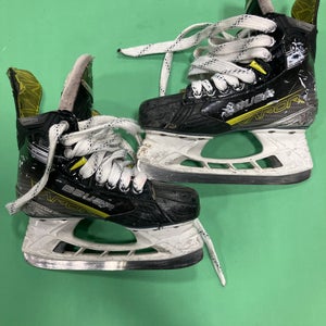 Junior Bauer Vapor X4 Hockey Skates Regular Width Size 2.5 (Used)