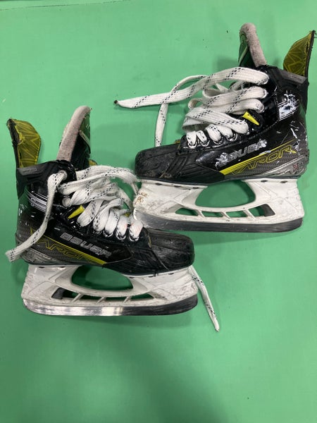 Junior Bauer Vapor X4 Hockey Skates Regular Width Size 2.5 (Used)