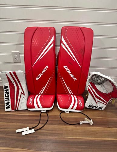 Medium Bauer X2.7 Goalie Leg Pads (New)