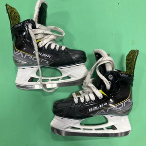 Junior Bauer Vapor 3X Hockey Skates Wide Width Size 3 (Used)