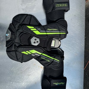 2018 Small / Medium Vaughn Velocity VE8 Youth Goalie Chest Protector (Used)
