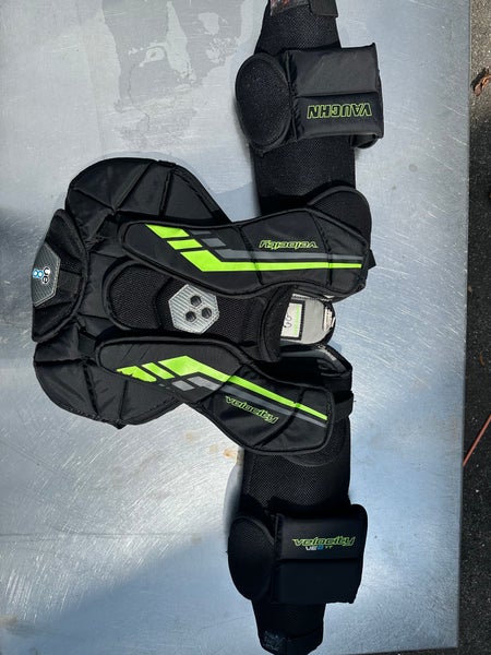 2018 Small / Medium Vaughn Velocity VE8 Youth Goalie Chest Protector (Used)