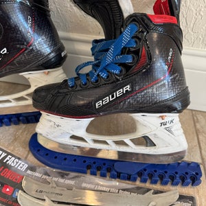 Bauer Vapor X3 Hockey Skates Size 1.5 (Used)