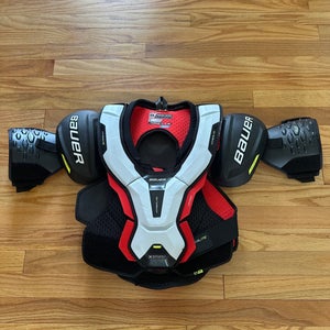 Men's Medium Senior Bauer Vapor Hyperlite Shoulder Pads (New)