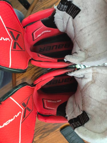 Bauer Vapor 5x pro Hockey Skates Regular Width 10.5 (Used)