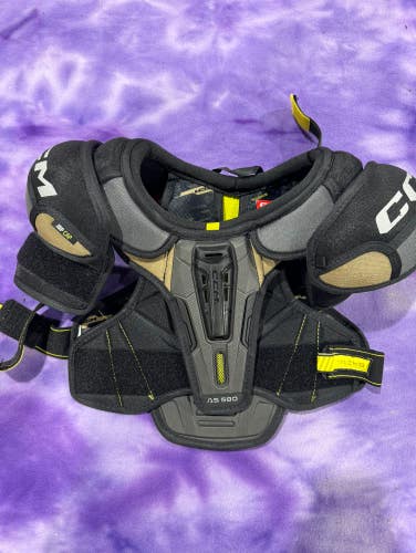 Small Junior CCM AS580 Shoulder Pads (Used)