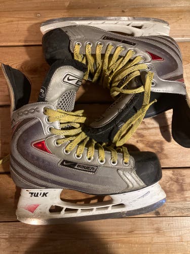 Nike Bauer Vapor XXXX Hockey Skates - 6EE (Used)