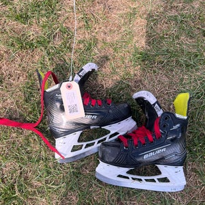 Youth Bauer Supreme M50 Pro Hockey Skates Regular Width 11 (Used)