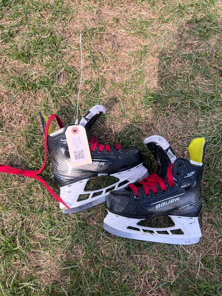 Youth Bauer Supreme M50 Pro Hockey Skates Regular Width 11 (Used)