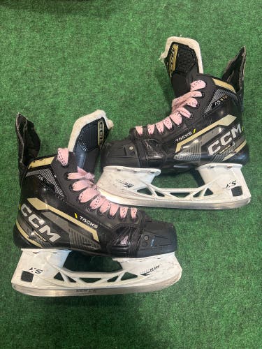 Intermediate CCM Tacks AS-570 Hockey Skates (Regular) Size 4.5 (Used)