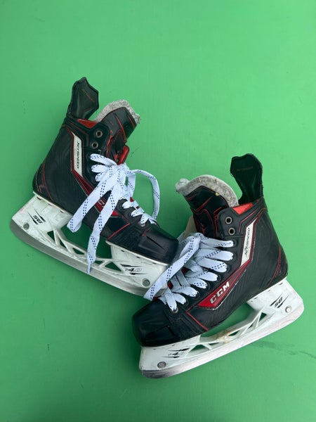 Senior CCM JetSpeed Hockey Skates Regular Width 7.5